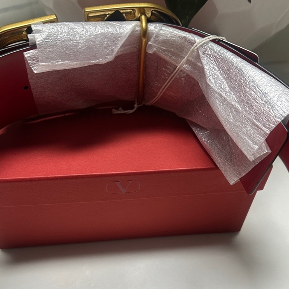 VALENTINO GARAVANI RÉVERSIBLE Widest Black & Red Leather Belt with Gold V Buckle - Picture 12 of 17
